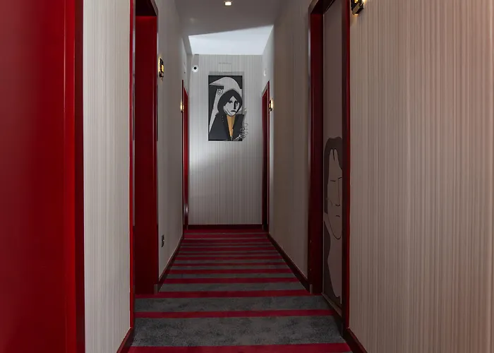 Be Poet Baixa Szálloda 3*